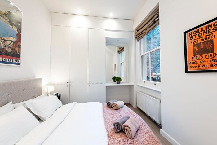 2 Bedroom Flat For Sale In Edith Grove, London, SW10