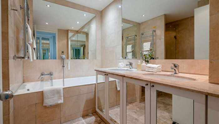 2 Bedroom Apartment To Rent In Westferry Circus, London, E14