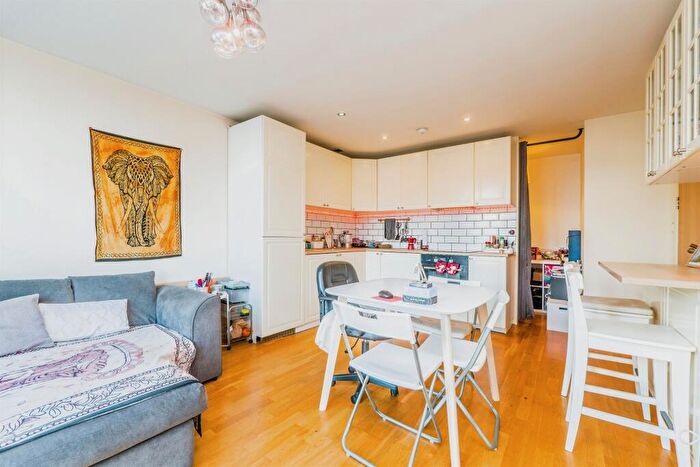 1 Bedroom Apartment For Sale In Bute Terrace, Cardiff, CF10