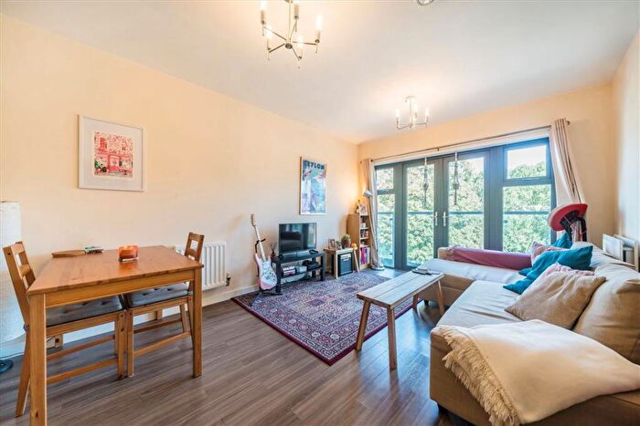 2 Bedroom Flat For Sale In Lee High Road, Lewisham, SE13