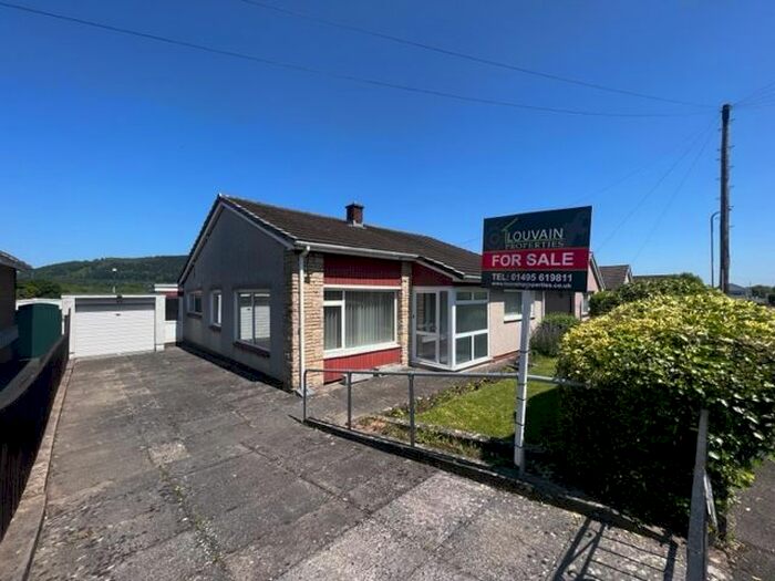 3 Bedroom Bungalow For Sale In Basildene Close, Gilwern, Abergavenny, NP7