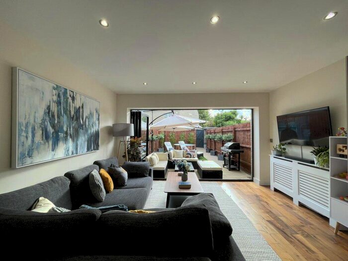 4 Bedroom Terraced House To Rent In Vinery Road, Cambridge, London, CB1