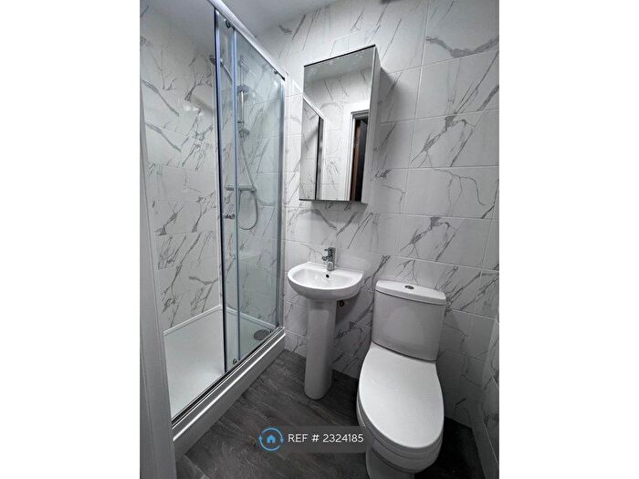 3 Bedroom Flat To Rent In Stokes Croft, Bristol, BS2