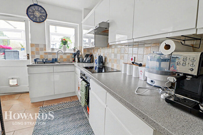 3 Bedroom Detached House For Sale In Henry Preston Road, Tasburgh, NR15