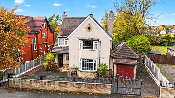 4 Bedroom Detached House For Sale In Spen Lane, Leeds, West Yorkshire, LS16