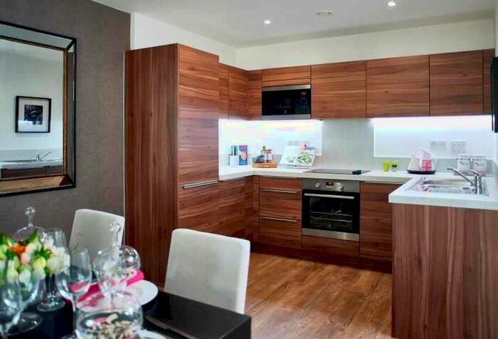 3 Bedroom Flat To Rent In Copenhagen Court, Pell Street, Surrey Quays, London, SE8