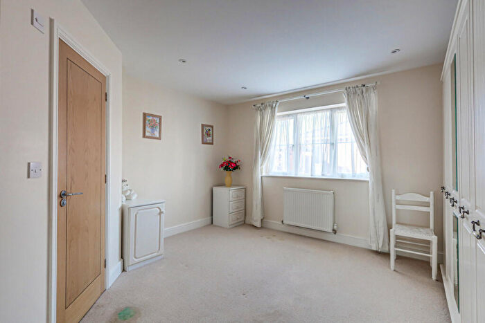 3 Bedroom Detached Bungalow For Sale In Hylands Grove, Leigh-on-sea, SS9