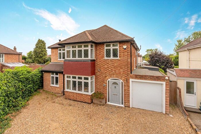 4 Bedroom Detached House For Sale In Hurst Road, West Molesey, KT8