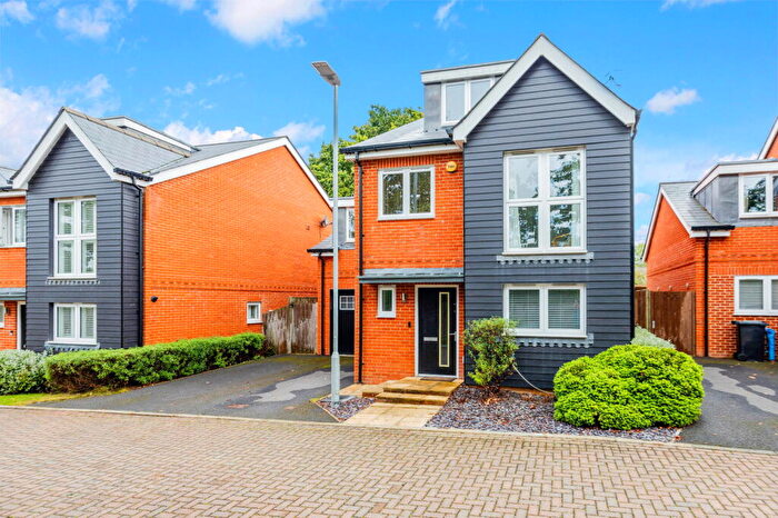 4 Bedroom Detached House For Sale In Four Oaks, Oxted, RH8