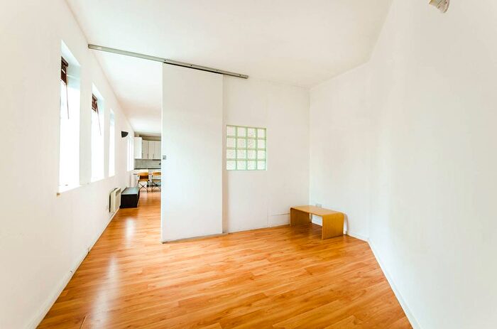 1 Bedroom Flat For Sale In Jedburgh Road, Plaistow, London, E13