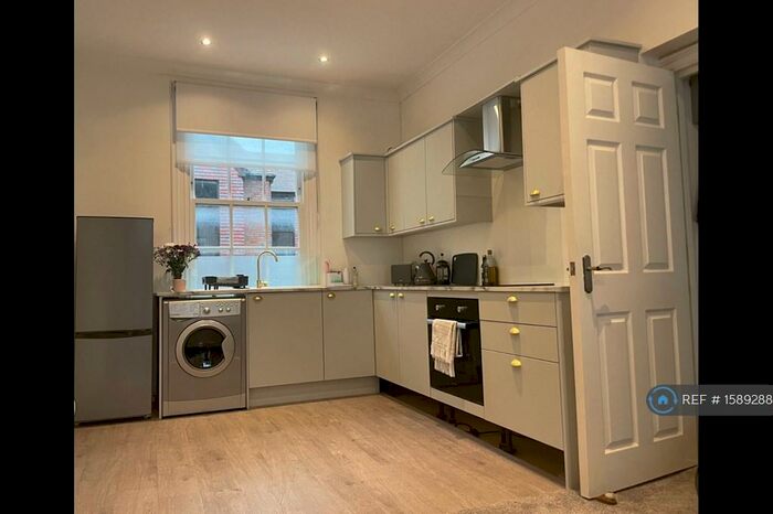 2 Bedroom Flat To Rent In London Road, Newbury, RG14