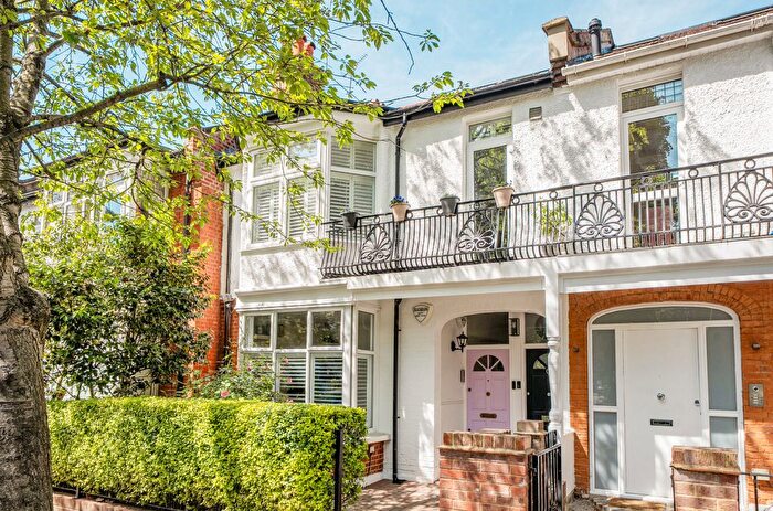 4 Bedroom Maisonette For Sale In Southfield Road, Chiswick, London, W4