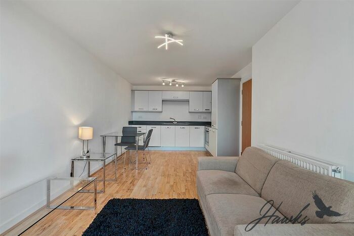 1 Bedroom Flat For Sale In Clayponds Lane, Brentford, TW8