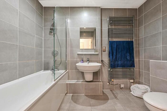 1 Bedroom Flat To Rent In St Pancras Way, King's Cross, London, NW1