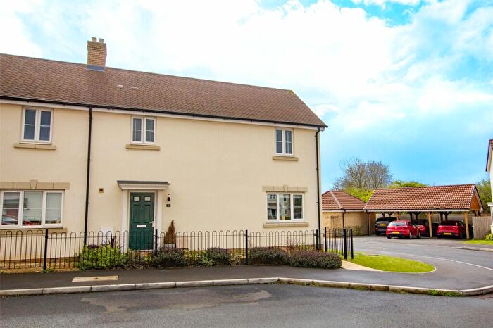 3 Bedroom Semi-Detached House For Sale In Guild Close, Witney, OX28