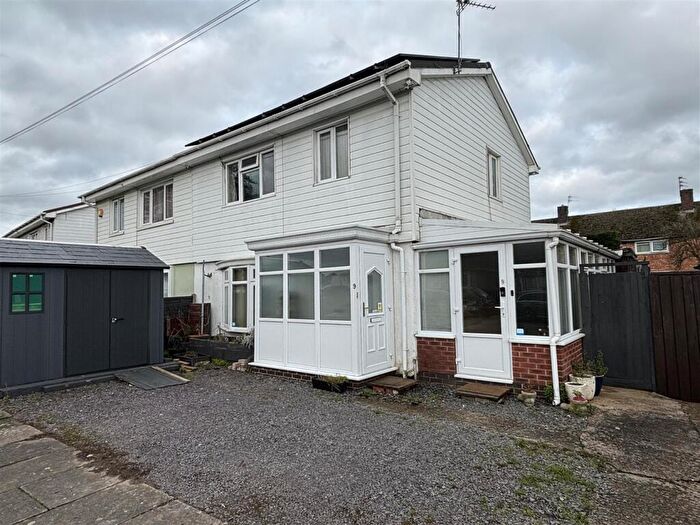 3 Bedroom Semi Detached House For Sale In Lamen Road, New Parks, Leicester, LE3