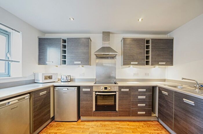 2 Bedroom Flat To Rent In Bouverie Court, Leeds, West Yorkshire, LS9