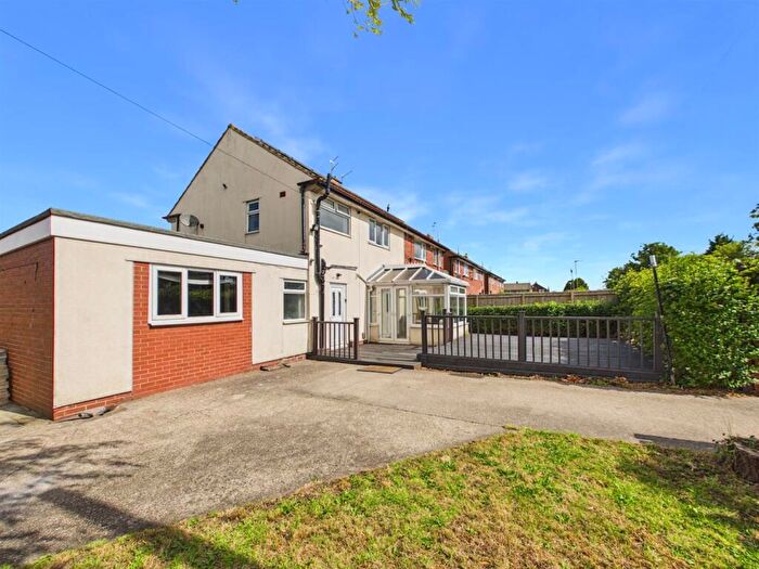 3 Bedroom Semi-Detached House For Sale In Ridgeway, Leam Lane, Gateshead, NE10
