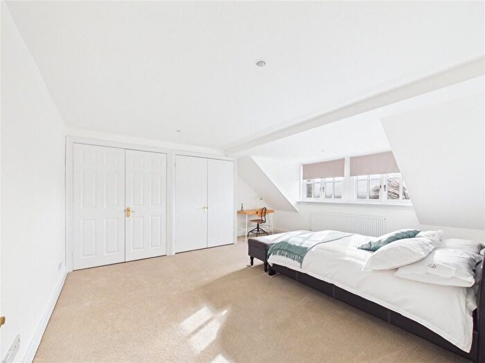 2 Bedroom Apartment For Sale In Barkleys Hill, Stapleton, Bristol, BS16