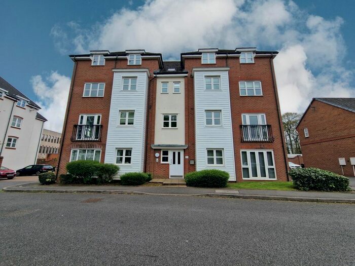 2 Bedroom Flat To Rent In Shottery Close, Redditch, B98
