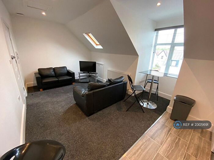 2 Bedroom Flat To Rent In Wilford Lane, West Bridgford, Nottingham, NG2