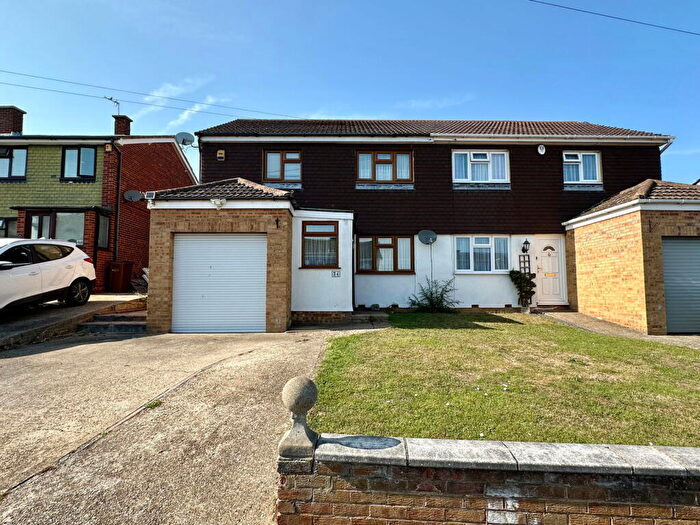 3 Bedroom Semi-Detached House For Sale In Vidgeon Avenue, Hoo, Rochester, ME3