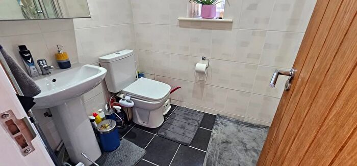 4 Bedroom Semi-Detached House To Rent In Royle Green Road, Manchester, M22