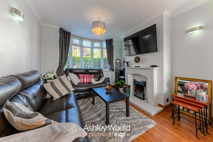 3 Bedroom Semi Detached House For Sale In Dibdale Road, Dudley, DY1