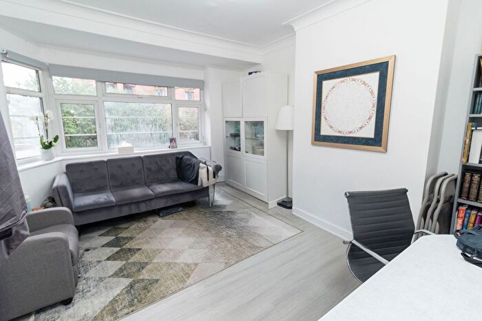 2 Bedroom Flat For Sale In Heronsgate, Edgware, HA8