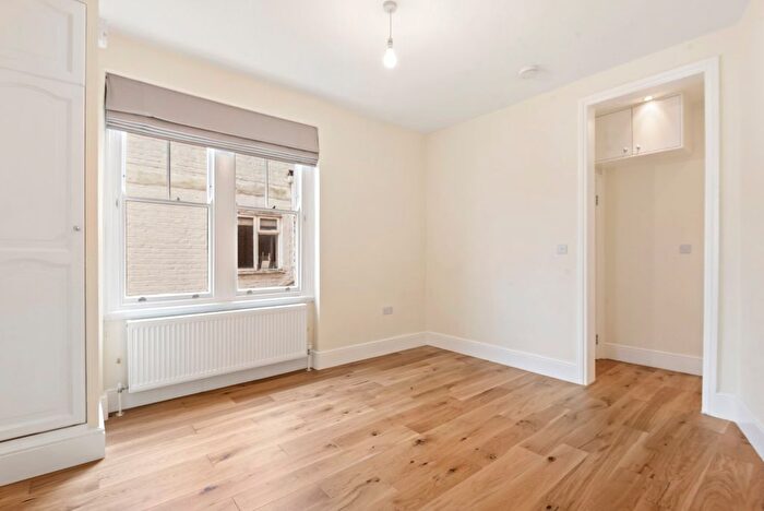 2 Bedroom Flat For Sale In Vera Road, Fulham, SW6