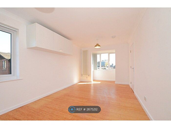 1 Bedroom Flat To Rent In West St, Watford, WD17