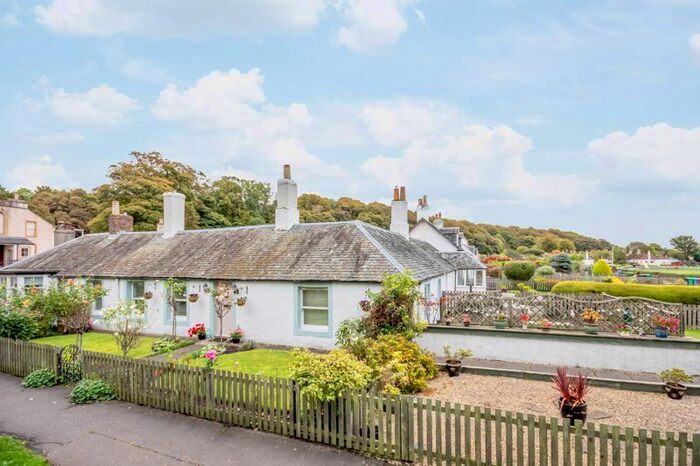 2 Bedroom Cottage For Sale In North Row, Charlestown, Dunfermline, KY11