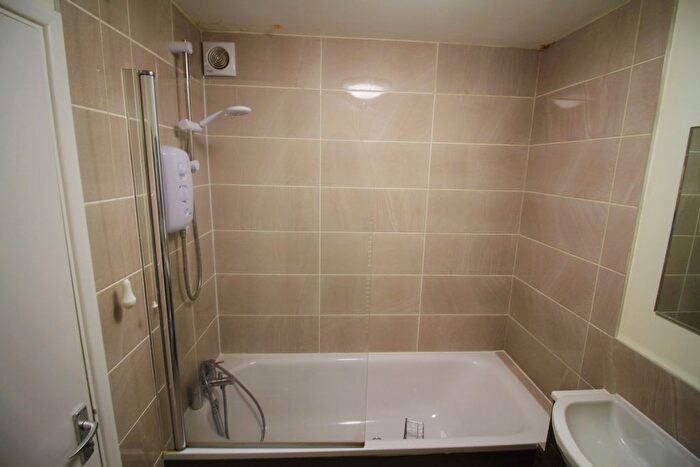 1 Bedroom Flat To Rent In Burket Close, Norwood Green, UB2