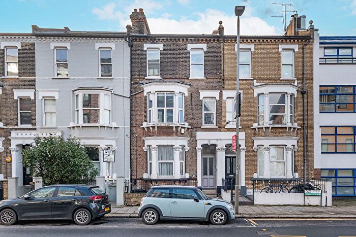 2 Bedroom Flat For Sale In Putney Bridge Road, London, SW15
