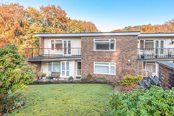 2 Bedroom Flat To Rent In Hurstmere Close, Grayshott, Hindhead, Surrey, GU26