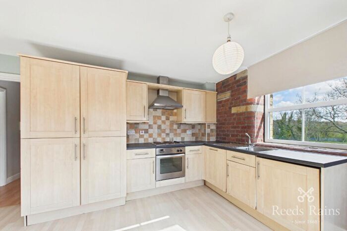 2 Bedroom Apartment To Rent In Balme Road, Cleckheaton, West Yorkshire, BD19