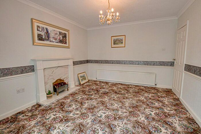 3 Bedroom Semi-Detached House For Sale In Balshaw Avenue, Irlam, M44