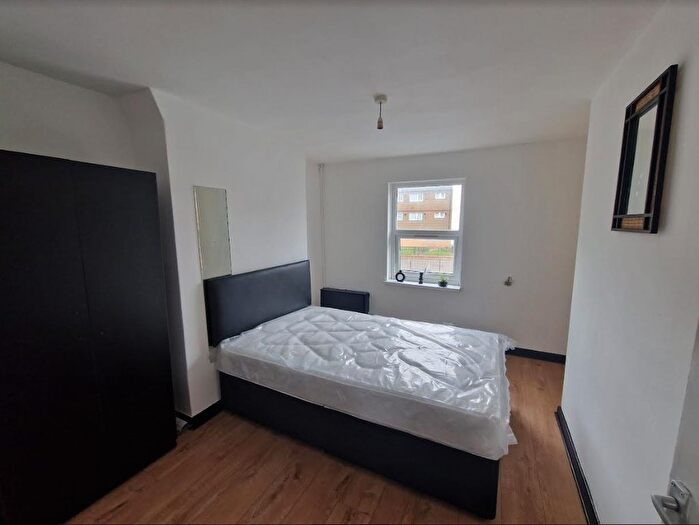 Studio To Rent In Vicarage Lane, London, E15