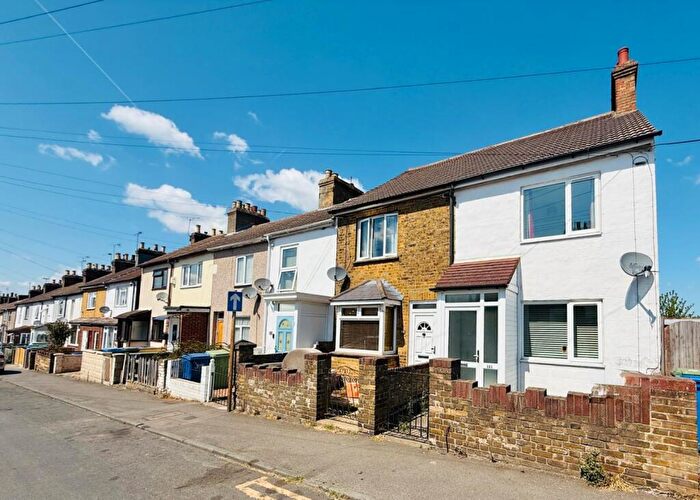 3 Bedroom End Of Terrace House To Rent In Shortlands Road, Sittingbourne, ME10