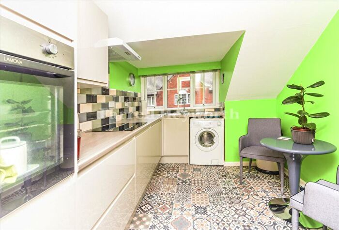2 Bedroom Flat For Sale In Boys Lane, Fulwood, Preston, PR2