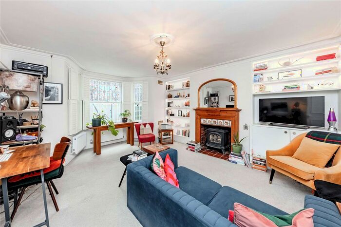 1 Bedroom Flat To Rent In Cornwall Crescent, London, W11
