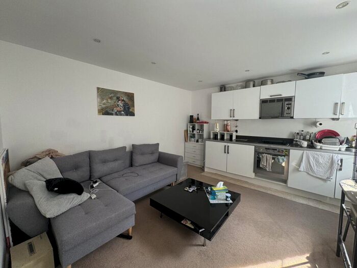 1 Bedroom Flat To Rent In Cambridge Street, Aylesbury, HP20