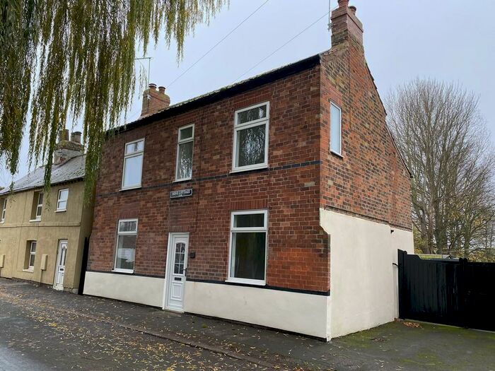 2 Bedroom Cottage To Rent In High Street, Hook, DN14