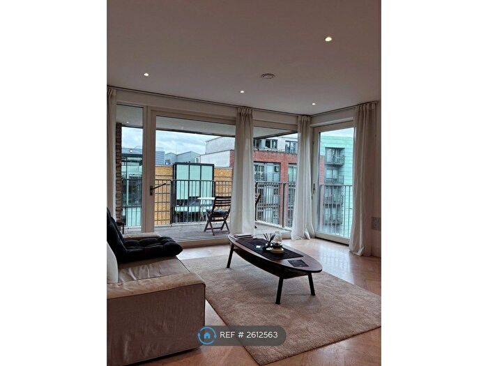 2 Bedroom Flat To Rent In Private, London, N7