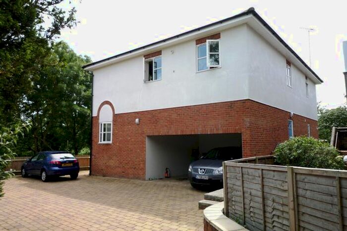 1 Bedroom Flat To Rent In Brittain Road, Hersham Village, KT12