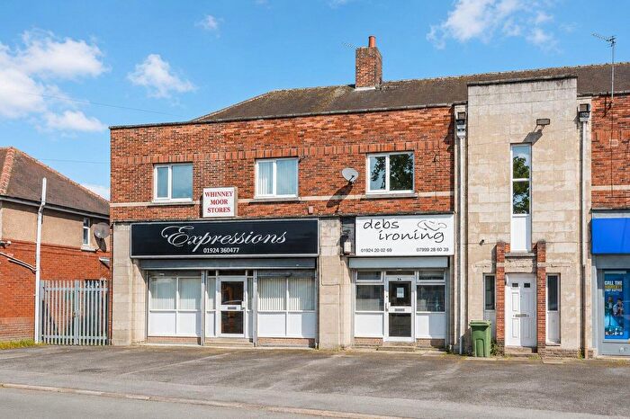 3 Bedroom Flat For Sale In Whinney Moor Avenue, Wakefield, WF2
