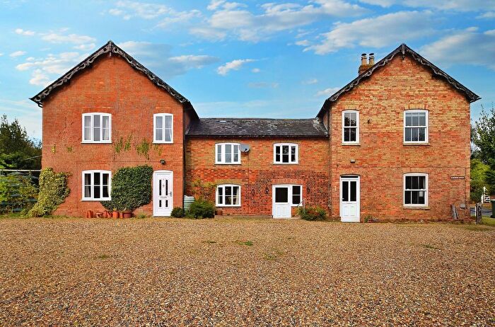 2 Bedroom Terraced House To Rent In Willen Road, Milton Keynes Village, MK10