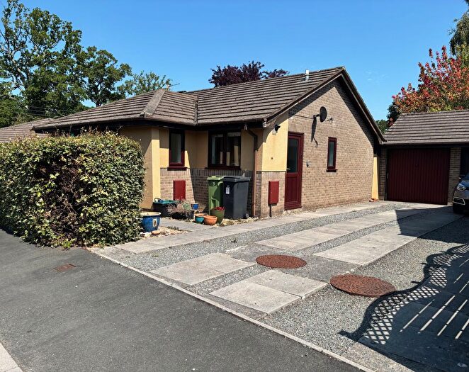 2 Bedroom Detached Bungalow To Rent In Shapley Way, Liverton, TQ12