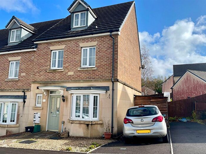4 Bedroom Town House To Rent In Ffordd Y Glowyr, Betws, Ammanford, SA18