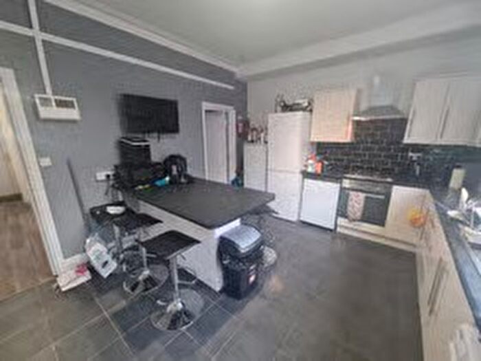 6 Bedroom Terraced House To Rent In Ashville View, Leeds, West Yorkshire, LS6